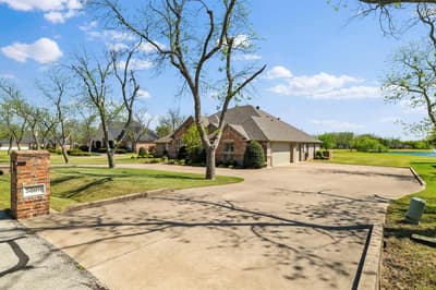 5609 Flagstick Drive, Granbury TX 76049 - Photo 2
