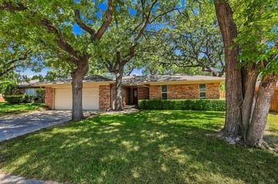 2724 Meadow Green, Bedford TX 76021
