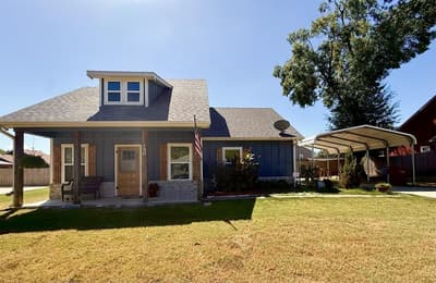 120 W Fairview Street, Blossom TX 75416