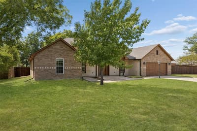 1925 Wildwood Drive, Grand Prairie TX 75050 - Photo 2