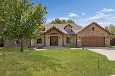 1925 Wildwood Drive, Grand Prairie TX 75050