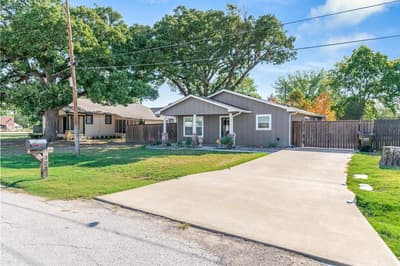 309 S Crockett Street, Edgewood TX 75117 - Photo 2