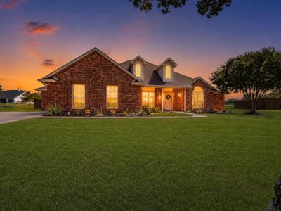 5020 April Lane, Waxahachie TX 75165