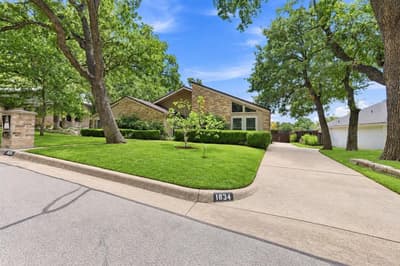 1834 Rhinevalley Drive, Arlington TX 76012 - Photo 2
