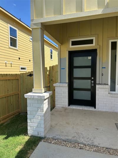 1320 Diceman Avenue, Dallas TX 75203