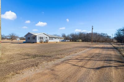 305 Cheyenne Drive, Runaway Bay TX 76426 - Photo 2