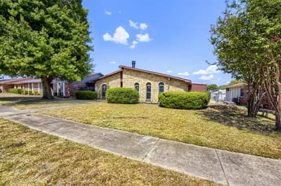 7209 Flameleaf Place, Dallas TX 75249 - Photo 2