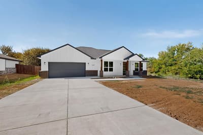203 W Mansfield Avenue, Kennedale TX 76060 - Photo 2