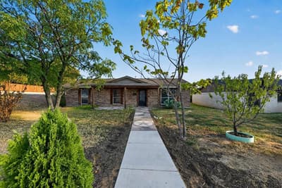 5867 Beau Purple Drive, Dallas TX 75211 - Photo 2