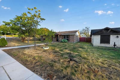 5867 Beau Purple Drive, Dallas TX 75211 - Photo 3