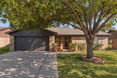 304 Cambridge Drive, Saginaw TX 76179 - Photo 2