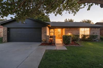 304 Cambridge Drive, Saginaw TX 76179