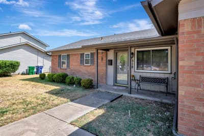 512 E Mission Street, Crowley TX 76036 - Photo 2