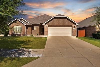 2029 Wellington Point, Heartland TX 75126