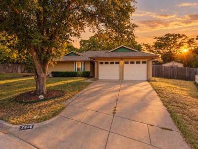 2336 Carlisle Court, Grand Prairie TX 75052 - Photo 2