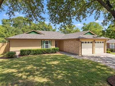 2336 Carlisle Court, Grand Prairie TX 75052