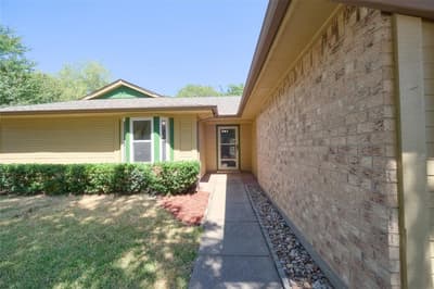 2336 Carlisle Court, Grand Prairie TX 75052 - Photo 5