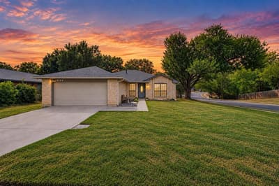 806 Creekside Drive, Euless TX 76040