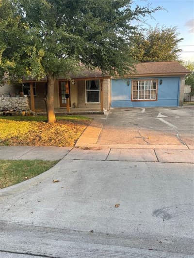 325 Sparks Drive, Grand Prairie TX 75051