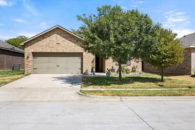 433 Starboard Drive, Crowley TX 76036 - Photo 2