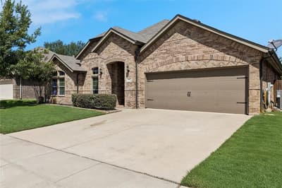 3907 Gentle Breeze Court, Arlington TX 76017 - Photo 2