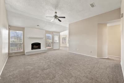 926 Tennis Villa Drive, Arlington TX 76017 - Photo 2