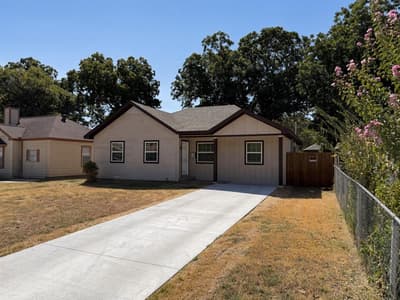 1205 Oak Street, Grand Prairie TX 75050 - Photo 2