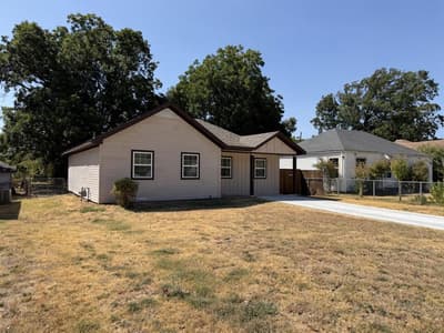 1205 Oak Street, Grand Prairie TX 75050
