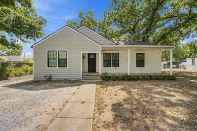 703 W Milam Street, Ennis TX 75119 - Photo 2