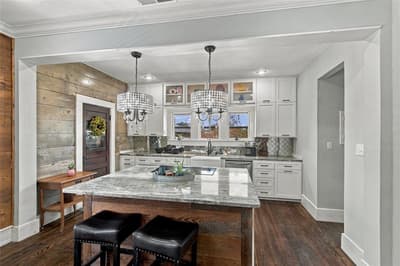 300 W College Street, Grapevine TX 76051 - Photo 2