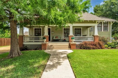 300 W College Street, Grapevine TX 76051