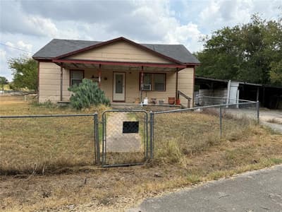 1940 S Pearl Street, Comanche TX 76442