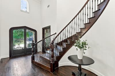 627 Lake Point Drive, Irving TX 75039 - Photo 2
