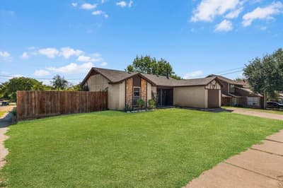 5511 Creek Valley Drive, Arlington TX 76018 - Photo 3