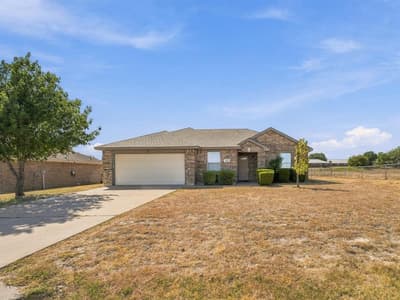 1711 Chenoweth Street, Decatur TX 76234 - Photo 2