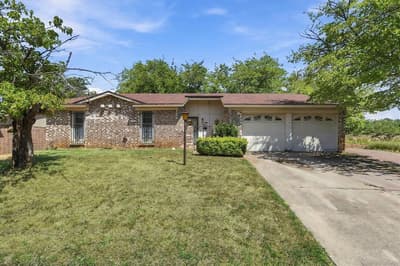 200 Quail Creek Drive, Crowley TX 76036