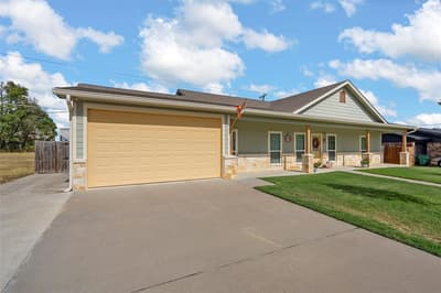 505 David Davis Drive, McGregor TX 76657 - Photo 2