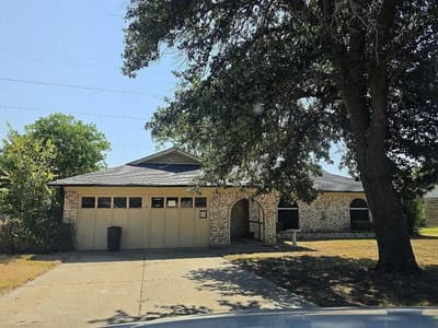 719 Ridgeway Road, Joshua TX 76058