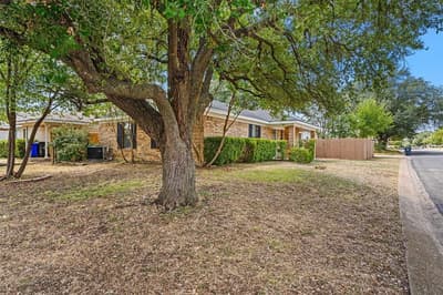 1301 Chapel Creek Road, Waco TX 76712 - Photo 2