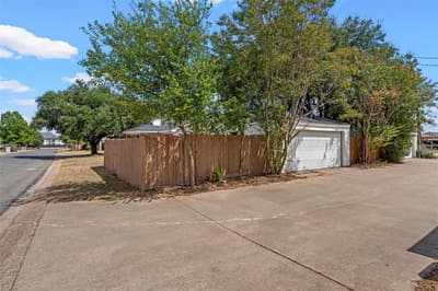 1301 Chapel Creek Road, Waco TX 76712 - Photo 3