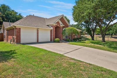 412 Manders Court, Irving TX 75063 - Photo 3
