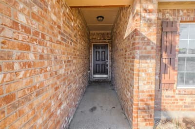 636 Noble Grove Lane, Fort Worth TX 76140 - Photo 2