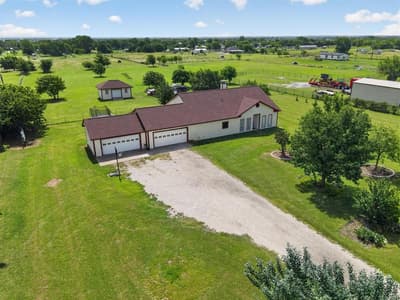 1958 Crockett Street, Sanger TX 76266