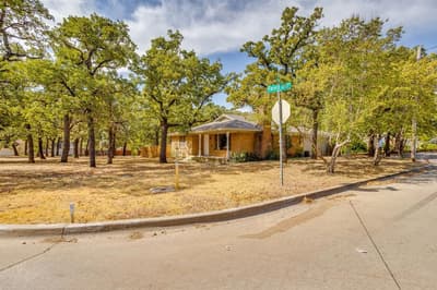 6200 Forest Hill Drive, Forest Hill TX 76119