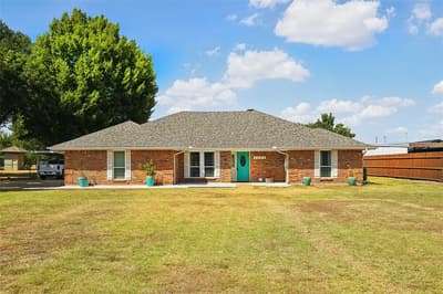 1710 Vineyard Road, Grand Prairie TX 75052