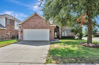 6369 Redeagle Creek Drive, Fort Worth TX 76179 - Photo 2