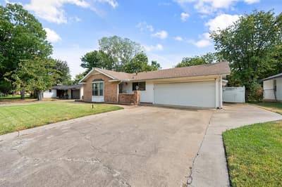 1924 Canterbury Street, Irving TX 75062 - Photo 2