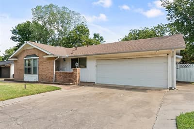 1924 Canterbury Street, Irving TX 75062 - Photo 3
