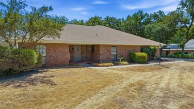 1209 Spanish Moss Drive, Granbury TX 76048 - Photo 3
