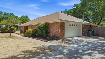 1209 Spanish Moss Drive, Granbury TX 76048 - Photo 4